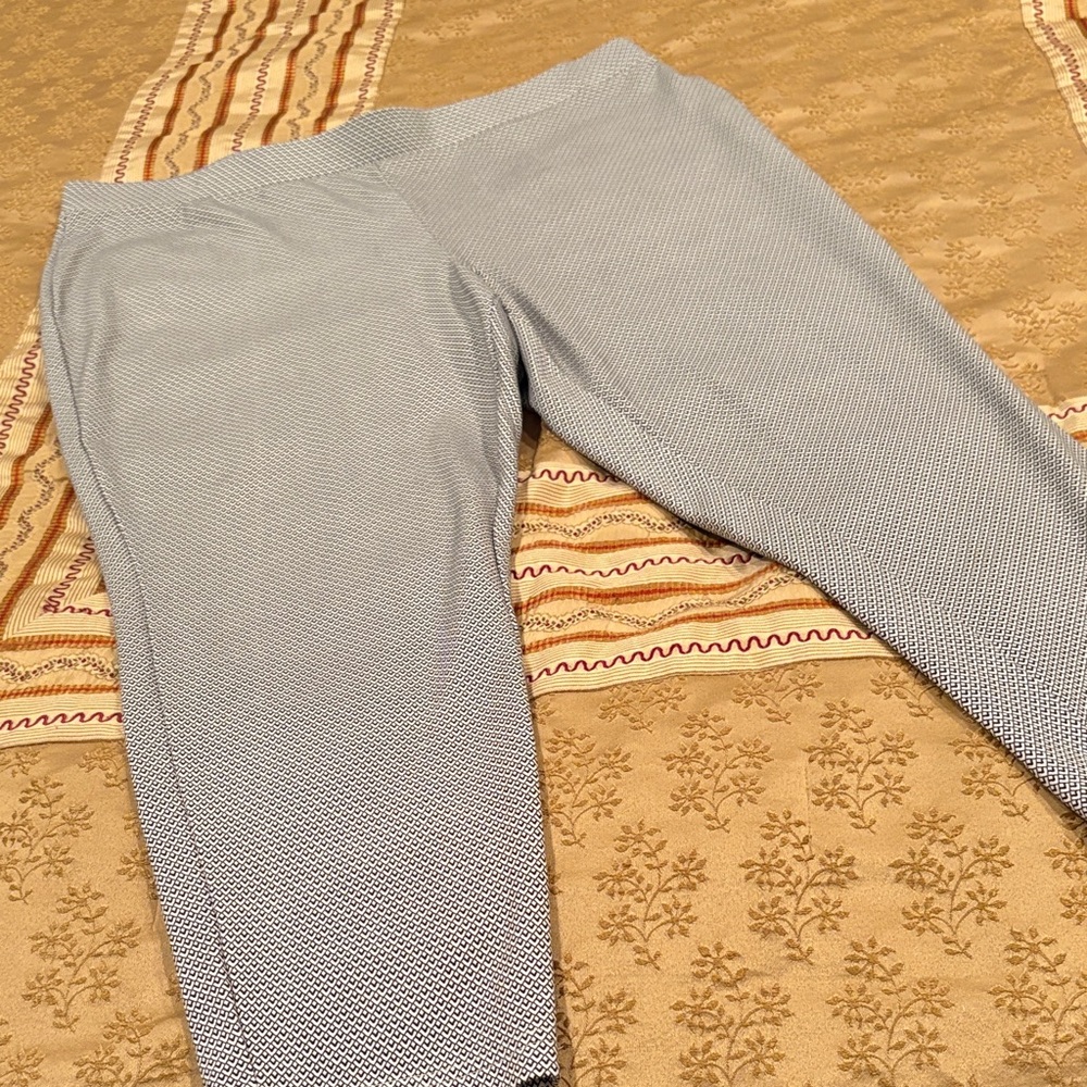 Philosophy Black and White Patterned Capris, Rayon Blend, Great Condition, 2X